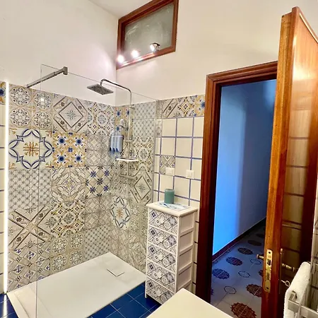 فيلة Nina أمالفي